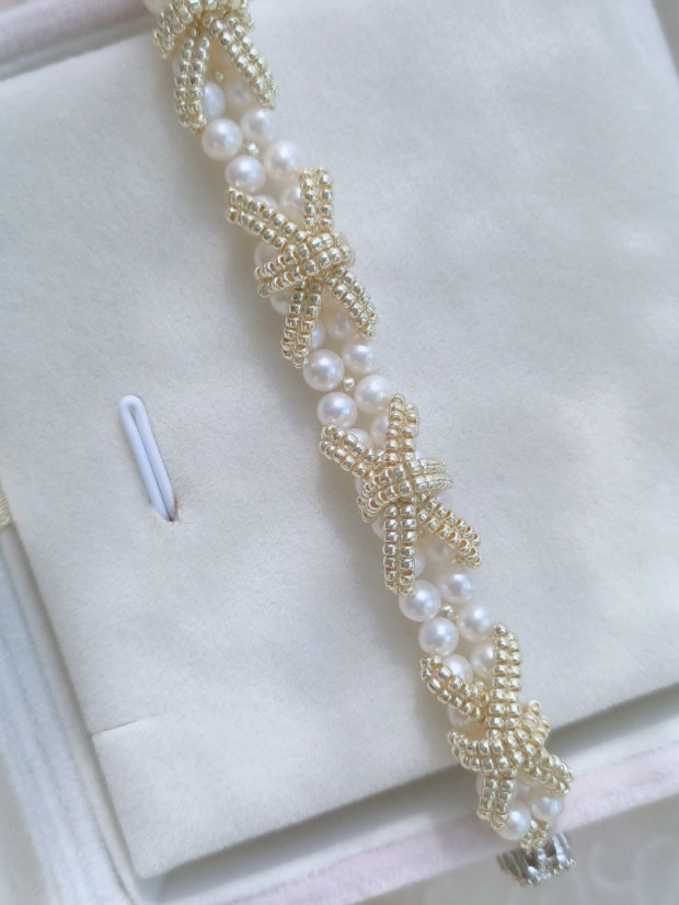 Elegant Handmade Pearl and Gold Seed Bead Lattice Bracelet