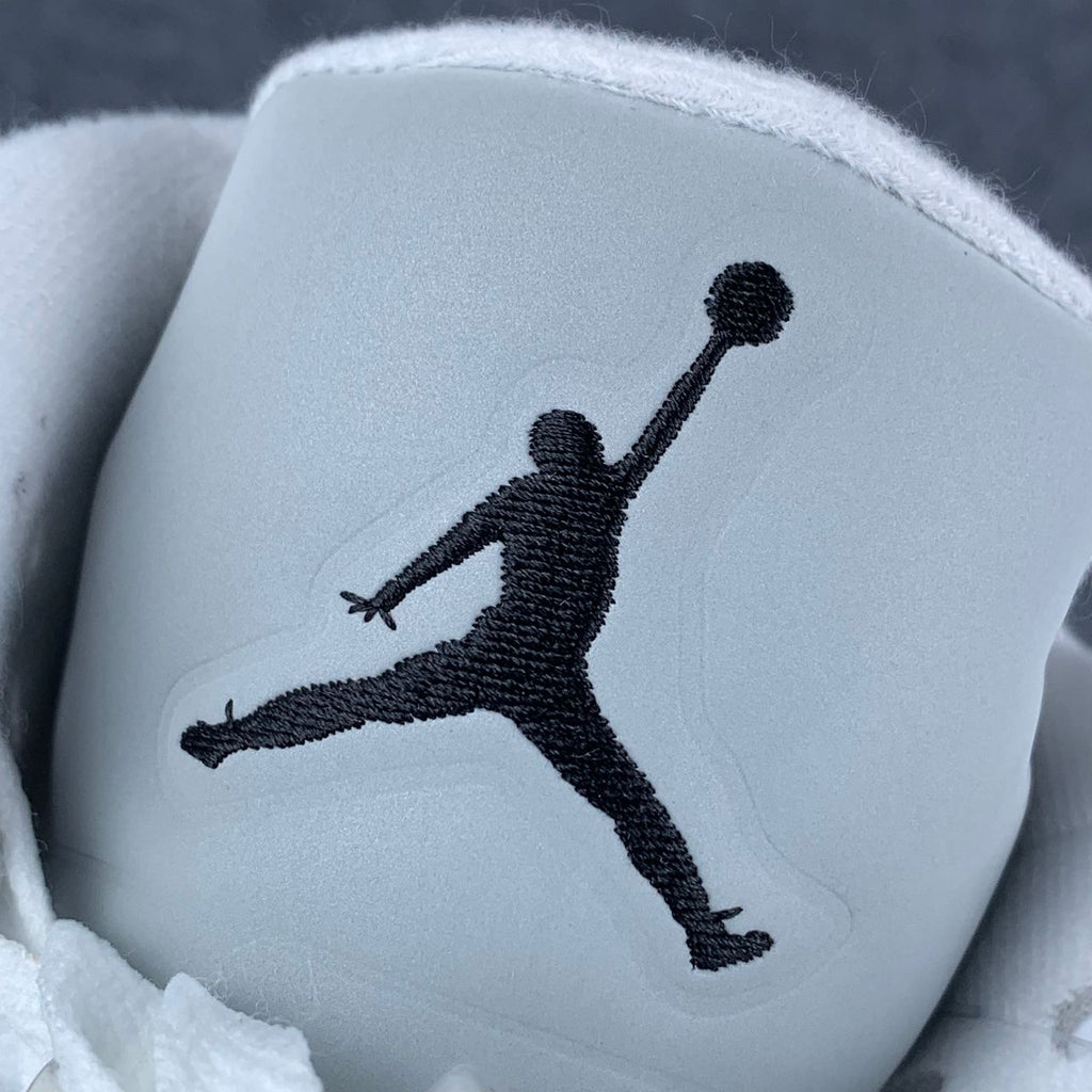 Jordan 5 Retro White Metallic (2026)
