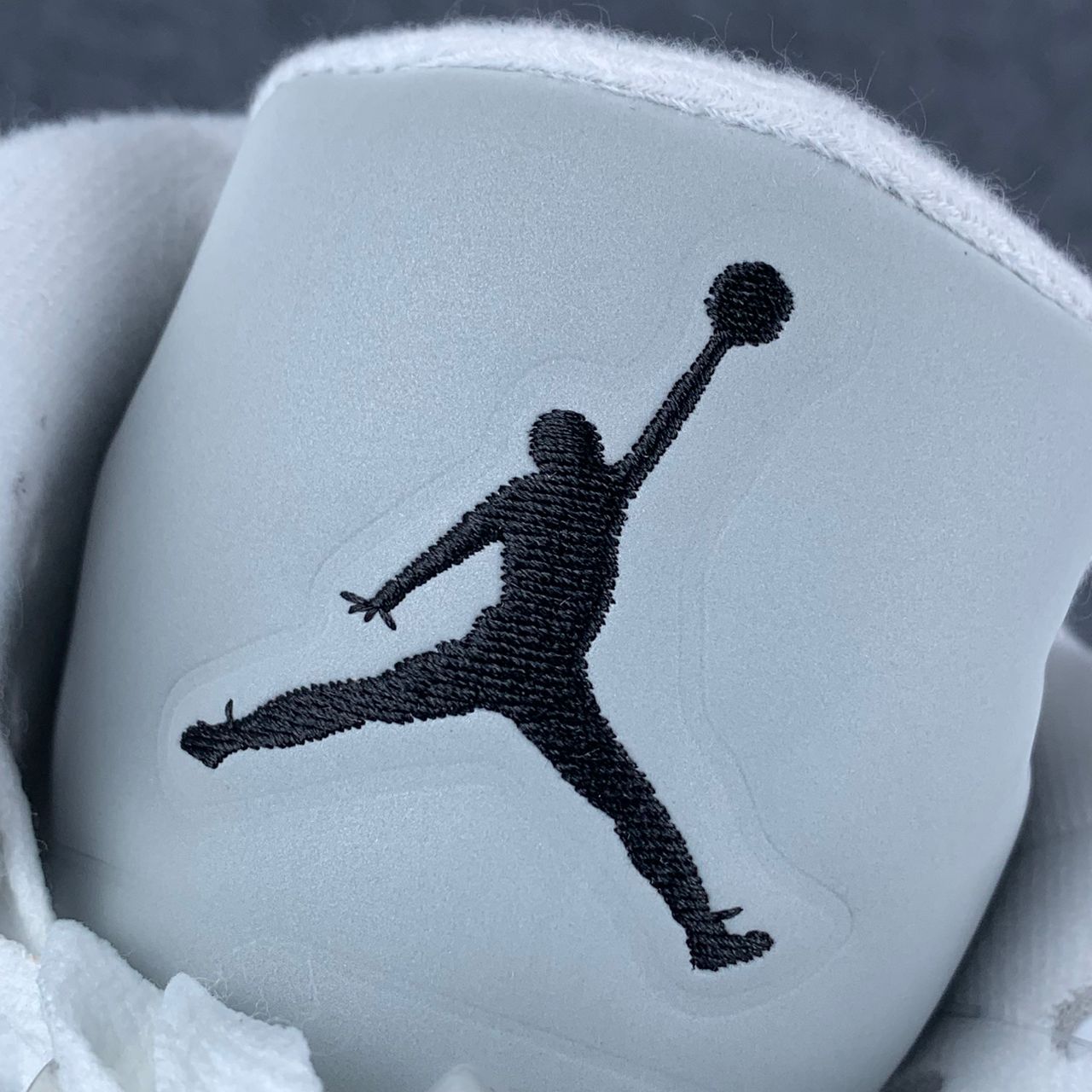 Jordan 5 Retro White Metallic (2026)