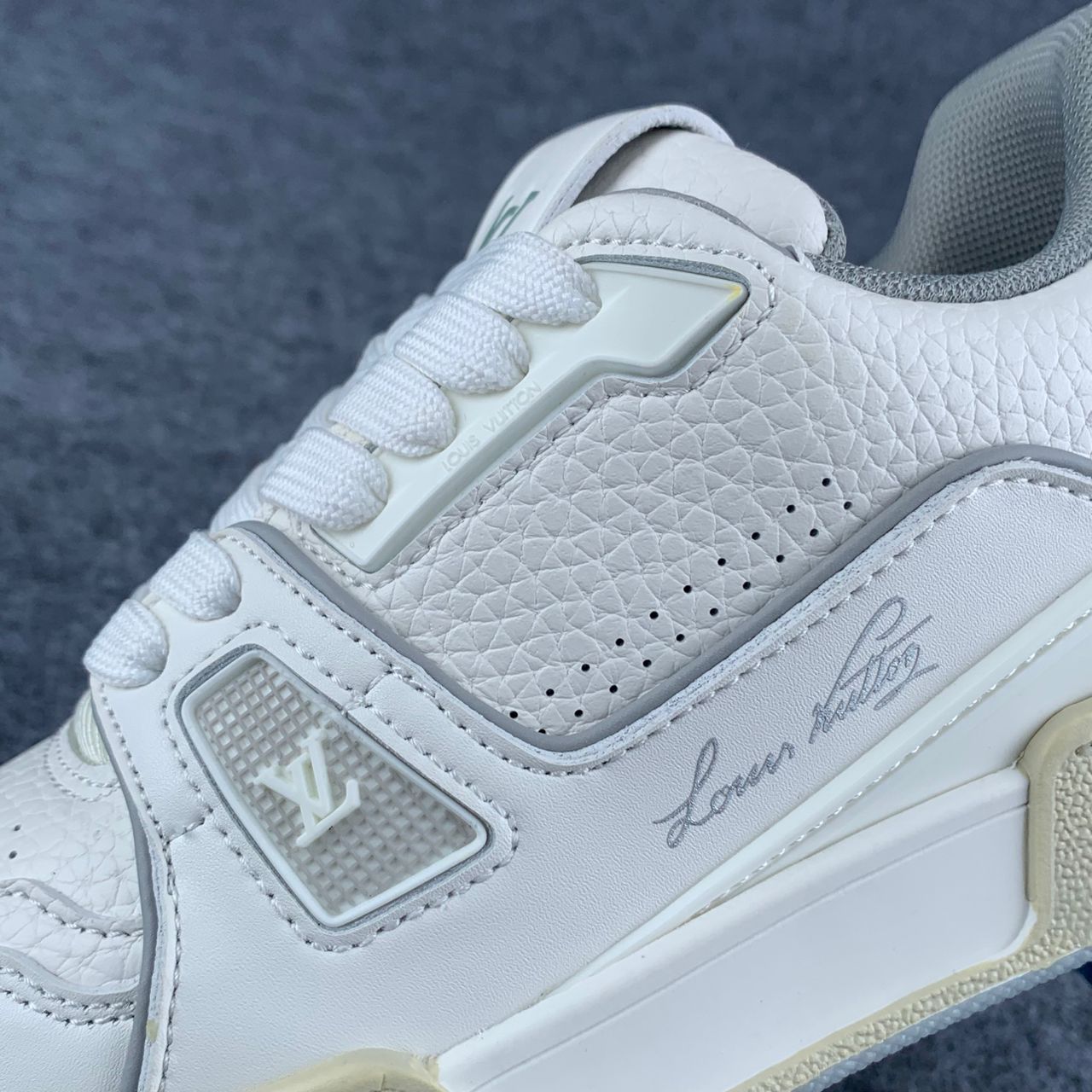 LV Trainer 'Cream White' (B-Grade Version)
