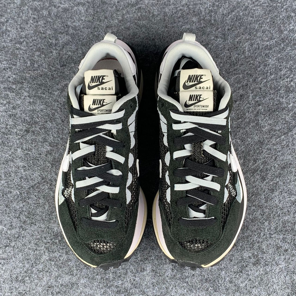 Sacai x VaporWaffle 'Black White'